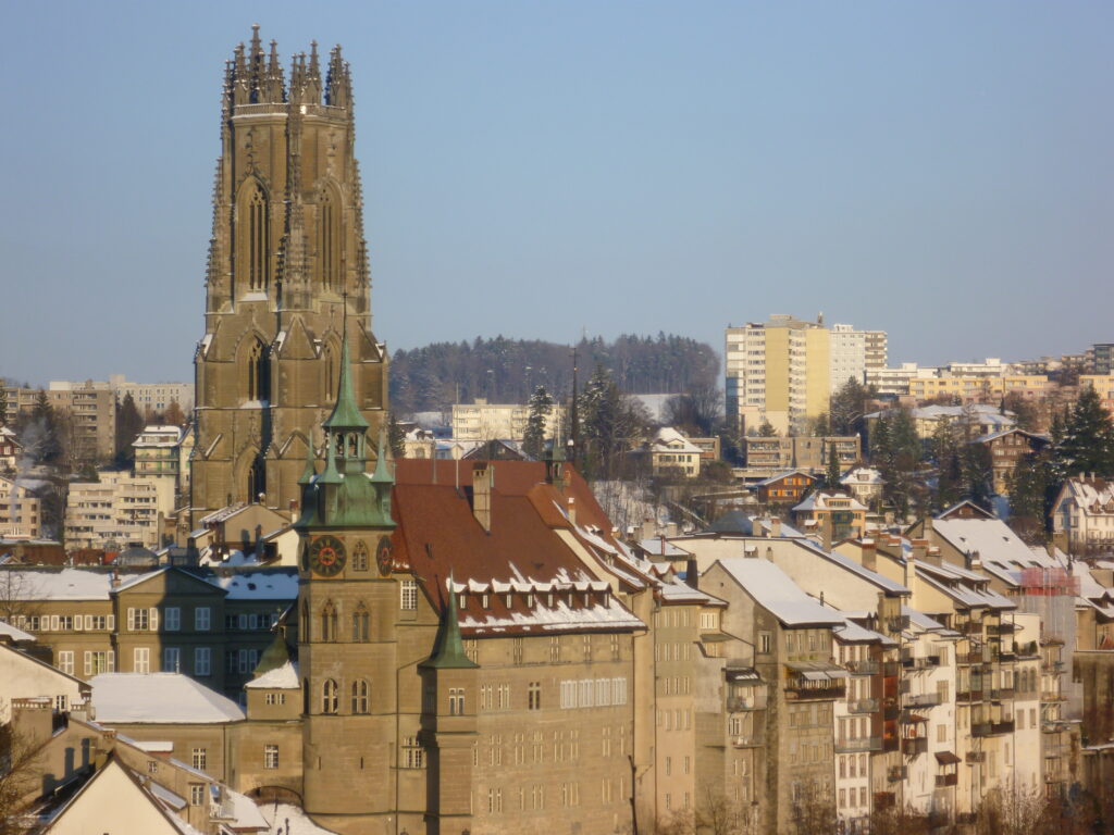 Region Freiburg (Fribourg/Schweiz) Reisevideo, Tourismus-Infos & Fotos: Sehenswürdigkeiten wie Gruyères, Schloss Greyerz, HR Giger-Museum & Schokoladefabrik Cailler