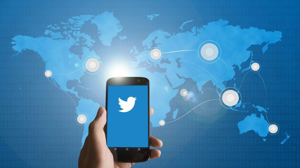 Über 10.000 Menschen folgen General Viereck auf Twitter